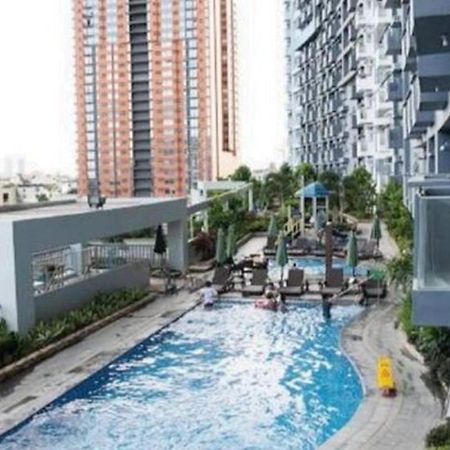Great View With Balcony In Araneta Center Apartment Manila Ngoại thất bức ảnh