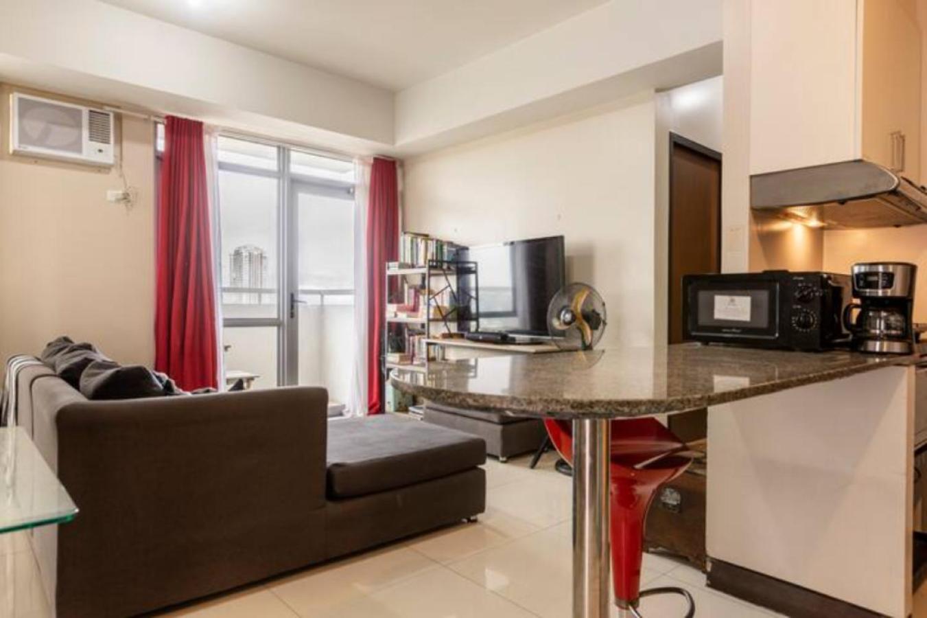 Great View With Balcony In Araneta Center Apartment Manila Ngoại thất bức ảnh