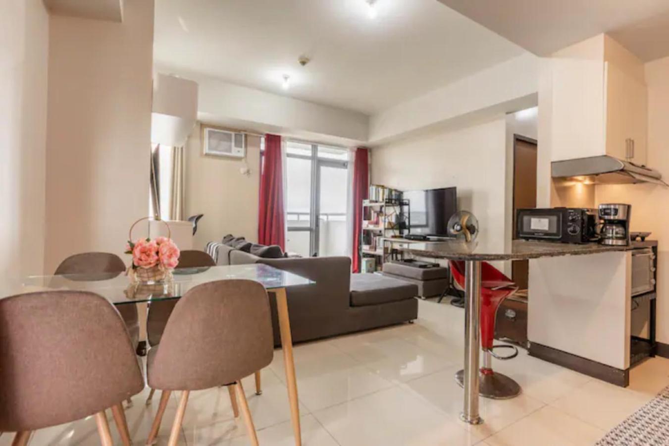 Great View With Balcony In Araneta Center Apartment Manila Ngoại thất bức ảnh