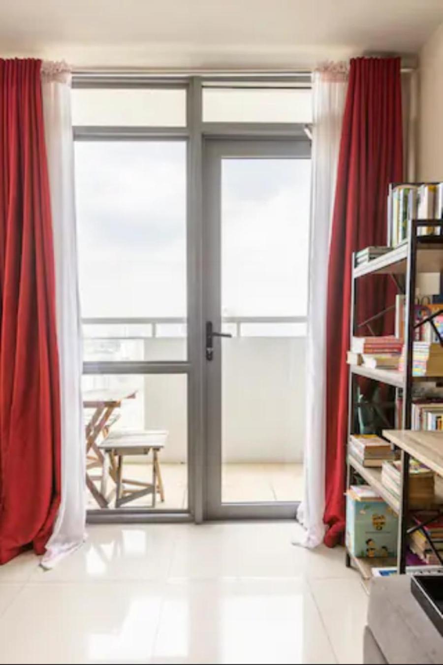 Great View With Balcony In Araneta Center Apartment Manila Ngoại thất bức ảnh